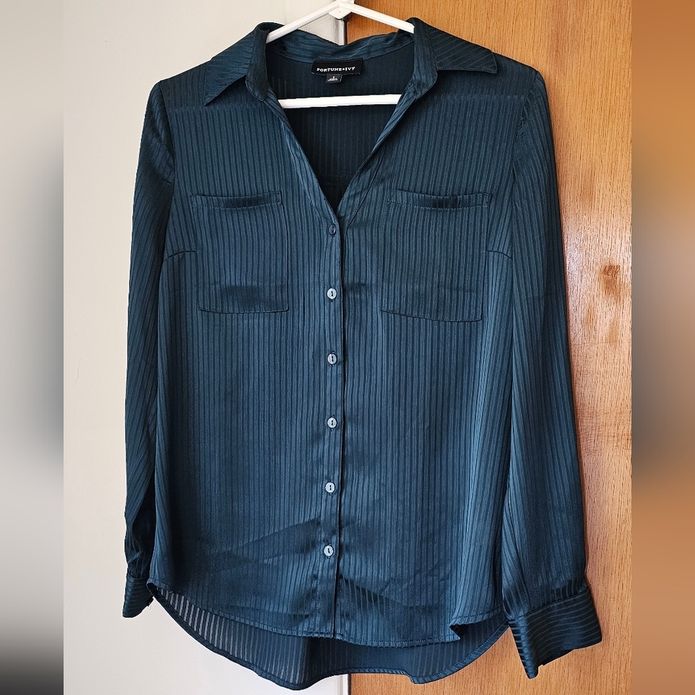 Fortune and Ivy semi-sheer emerald green button down long sleeve shirt - size S